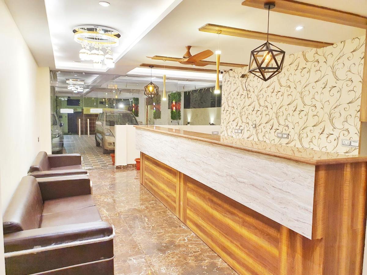The Park Residency Hotell Dehradun Exteriör bild