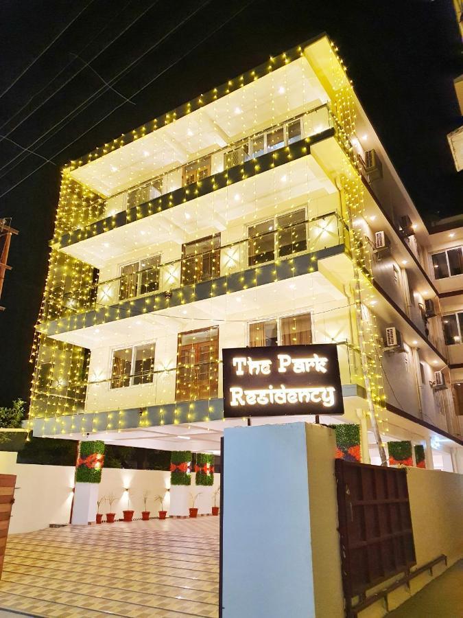The Park Residency Hotell Dehradun Exteriör bild