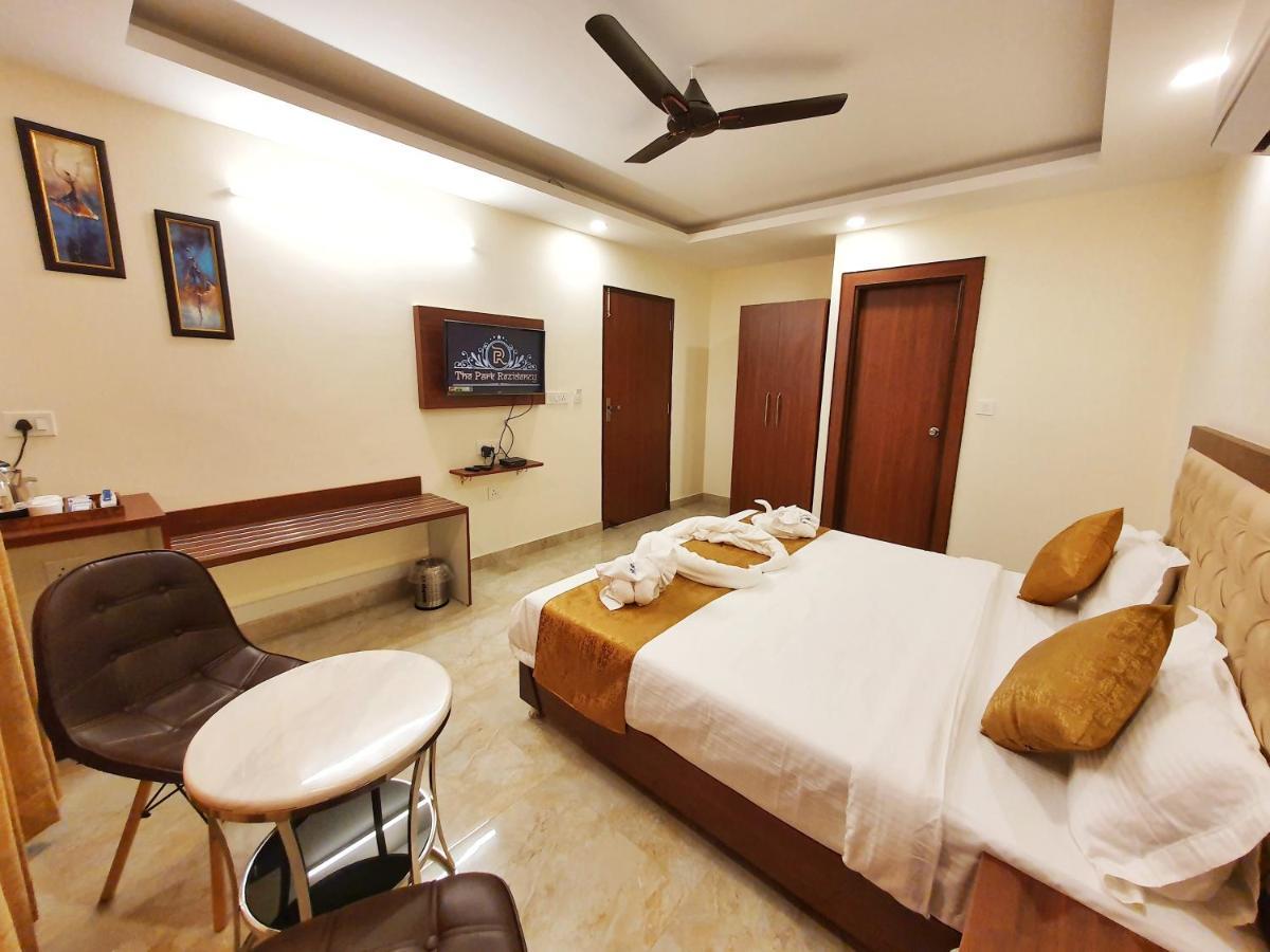 The Park Residency Hotell Dehradun Exteriör bild