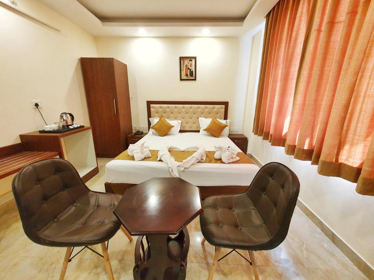 The Park Residency Hotell Dehradun Exteriör bild