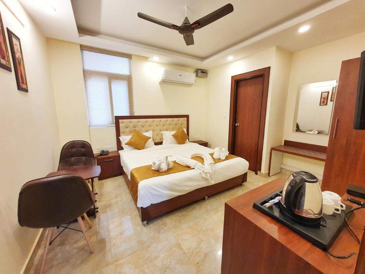 The Park Residency Hotell Dehradun Exteriör bild
