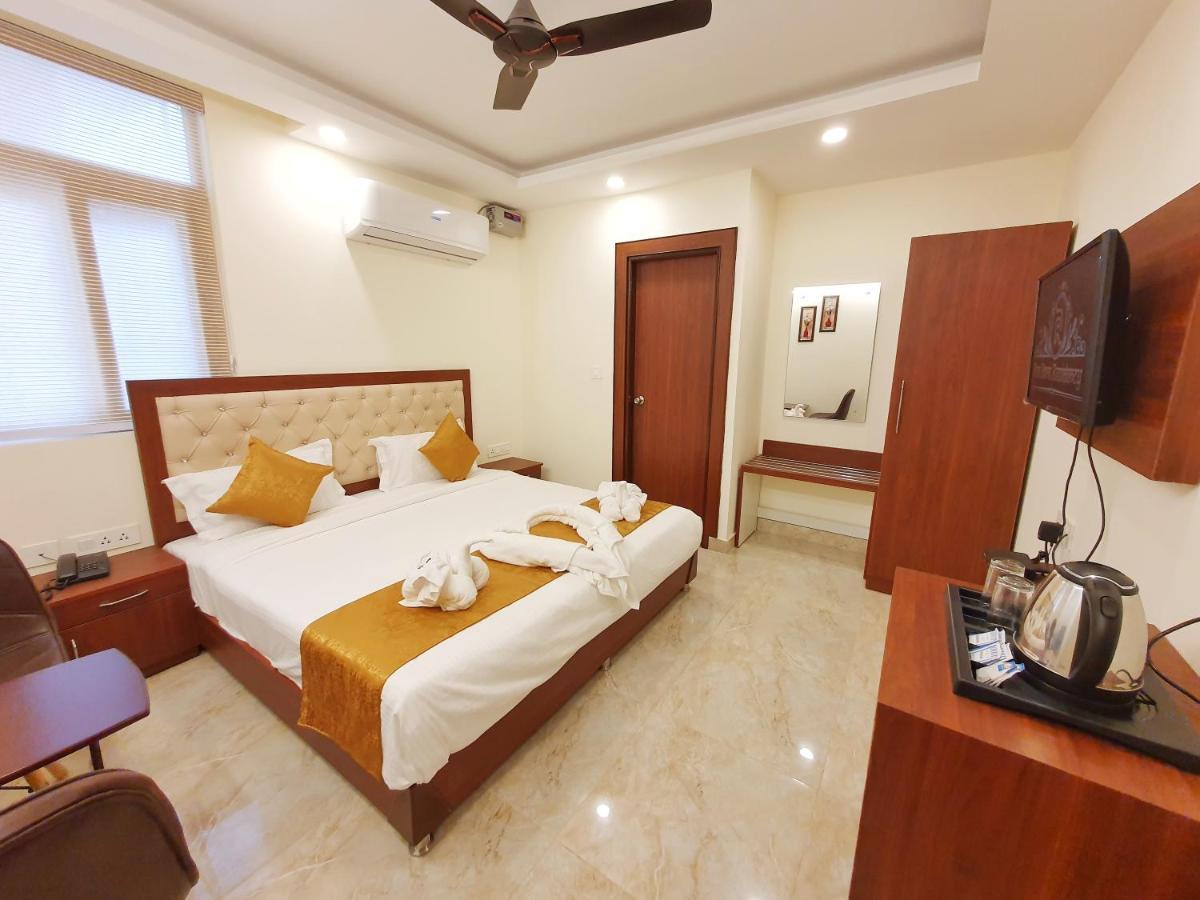 The Park Residency Hotell Dehradun Exteriör bild