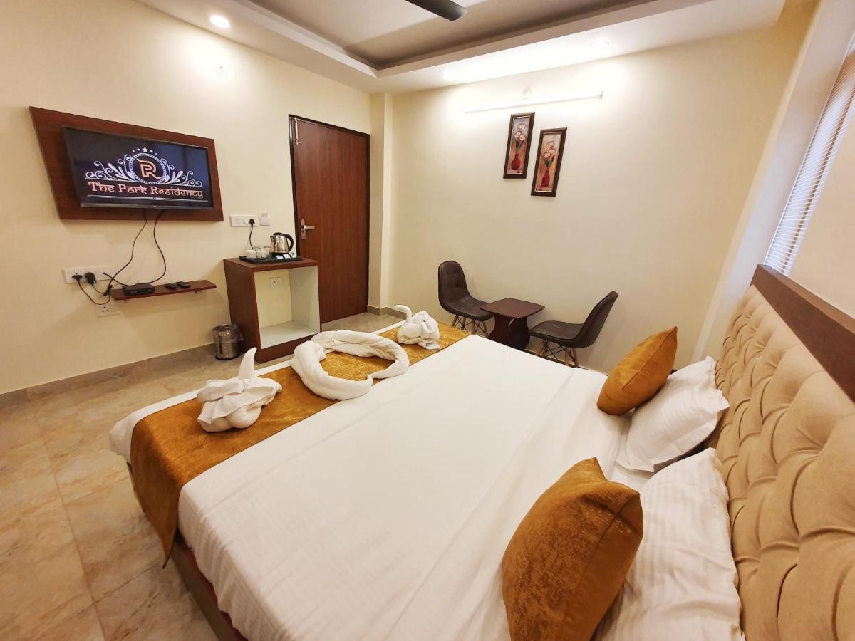 The Park Residency Hotell Dehradun Exteriör bild