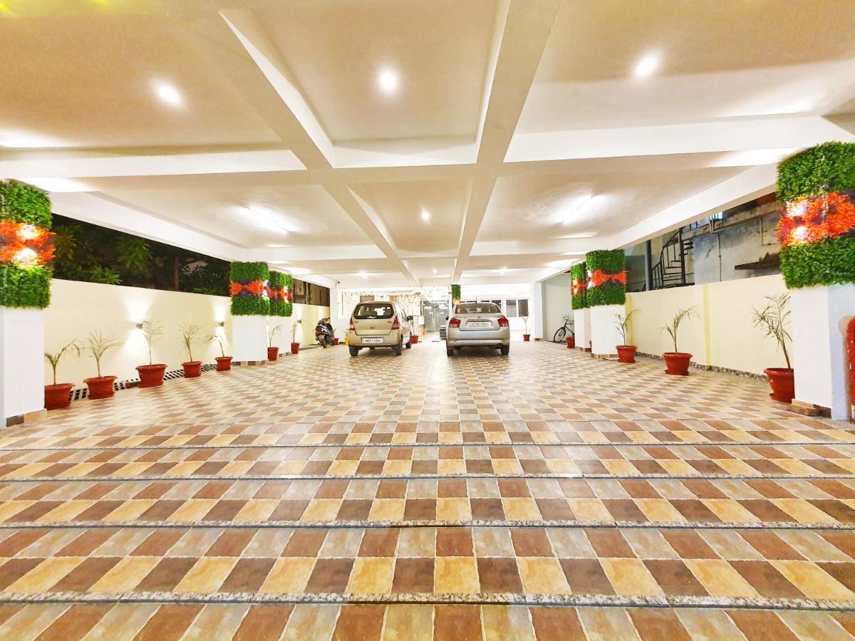 The Park Residency Hotell Dehradun Exteriör bild